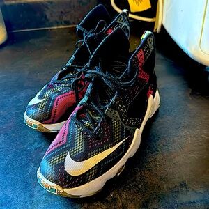 Nike lebron 13 bhm 5.5y like new